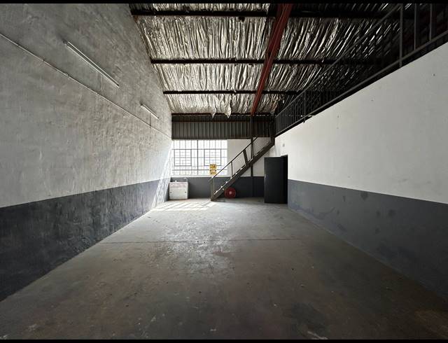 150M² WAREHOUSE TO LET IN WYNBERG